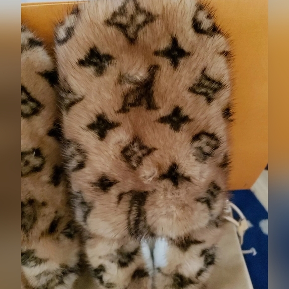 Louis Vuitton Sleeper Fur Flats Natural Color 40EU Limited Edition - Picture 9 of 16